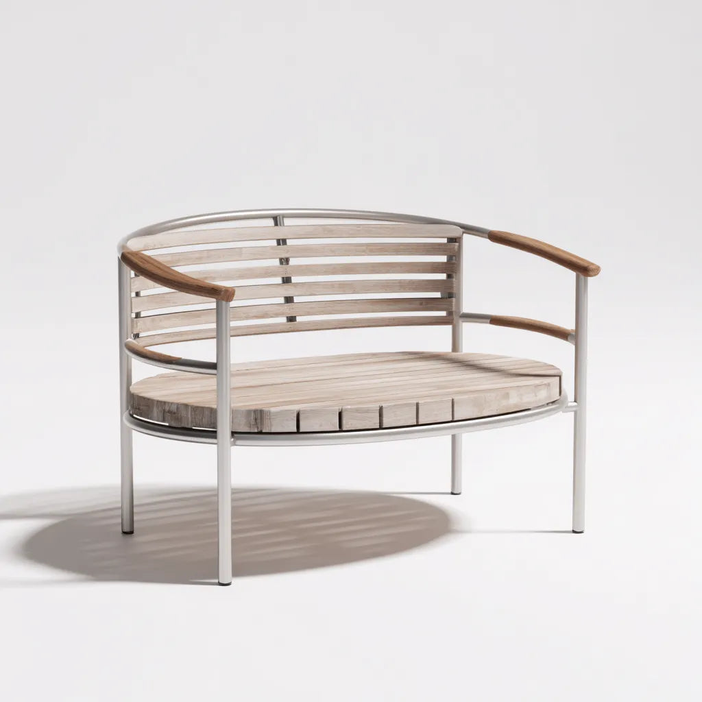 Divano da esterno 145×75×78 cm in legno marrone e metallo argento - seduta curva a doghe